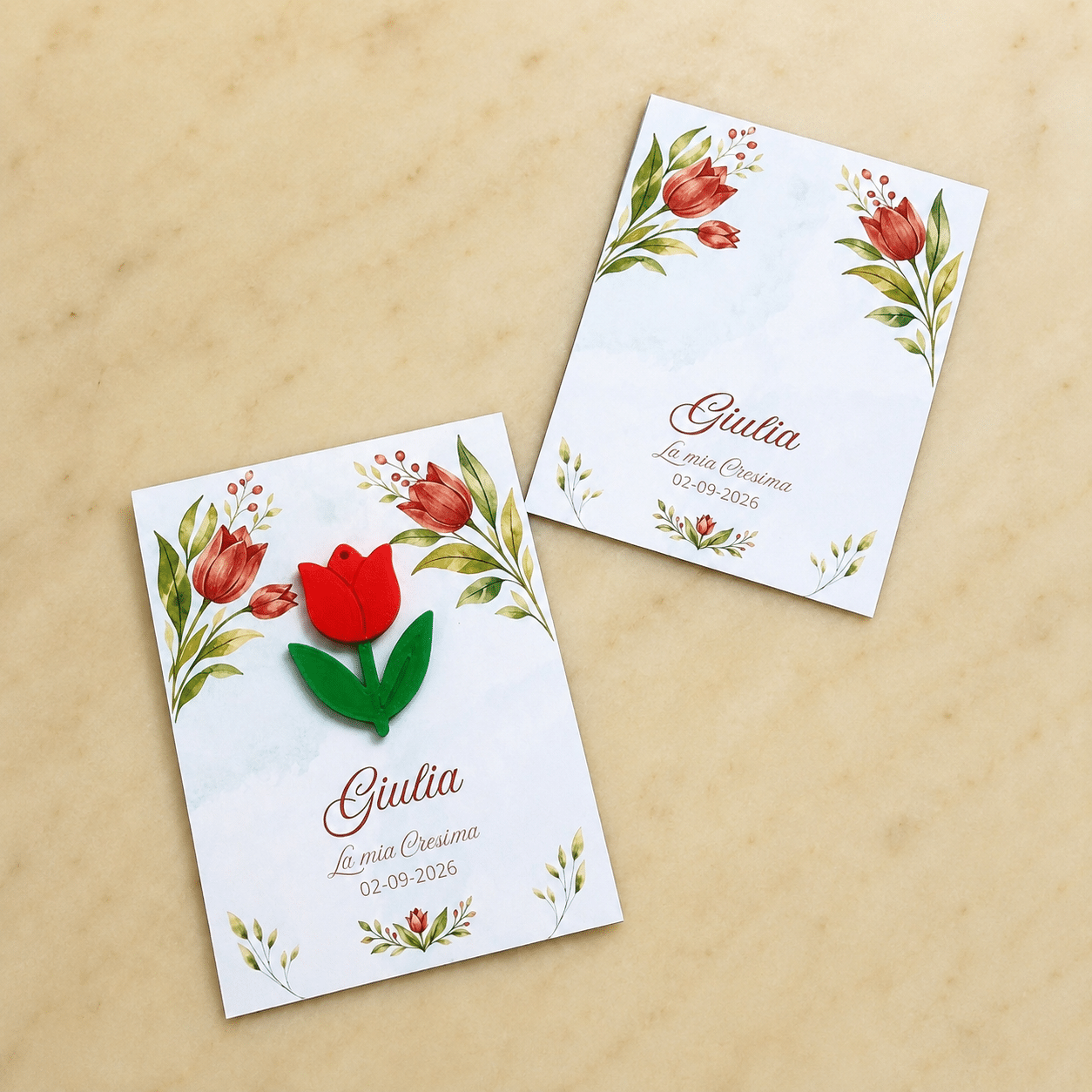 Bomboniera Cresima Tulipano Rosso, Ciondolo Compleanno con Cartoncino Personalizzato, Ricordo per Invitati Comunione (FLR-28-3D) - immagine 4